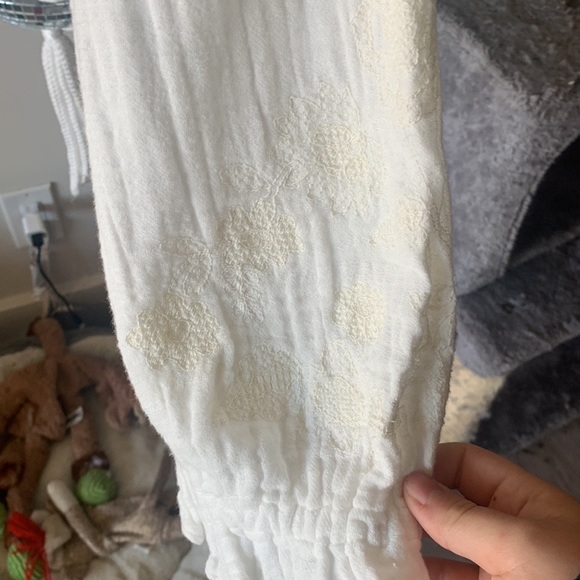 Zara’s blouse with flowers embroidery - Picture 4 of 6